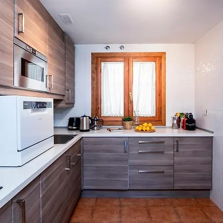 Paramita Adosado Con Jardin Villanua