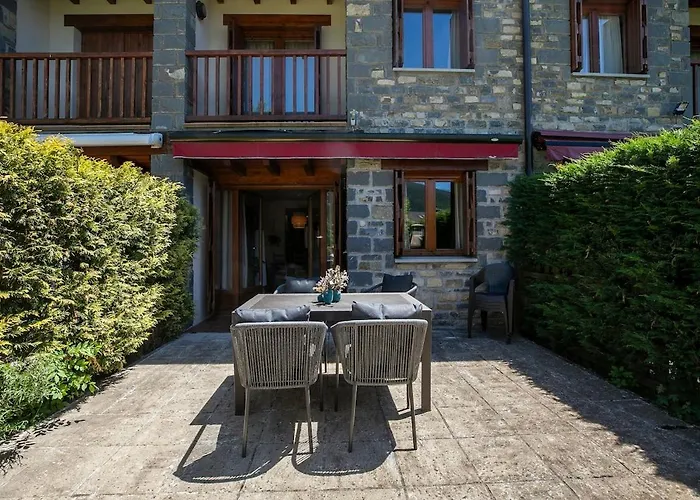 Paramita Adosado Con Jardin * Villanúa