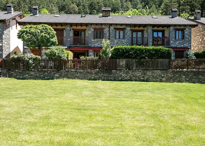 Paramita Adosado Con Jardin Semesterbostad Villanúa