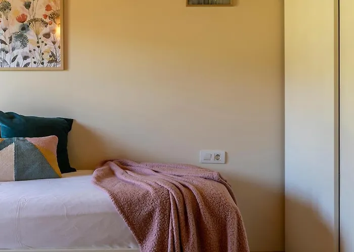 Paramita Adosado Con Jardin Semesterbostad